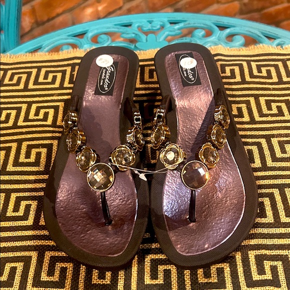 NWT Grandco Black and Bronze Women's Wedge Sandals 7M - Picture 1 of 1